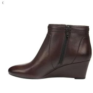 Naturalizer Quintana wedge booties